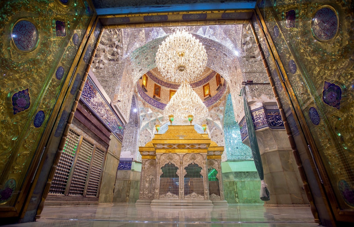 چرا حبیب بن مظاهر جداگانه دفن شده است؟